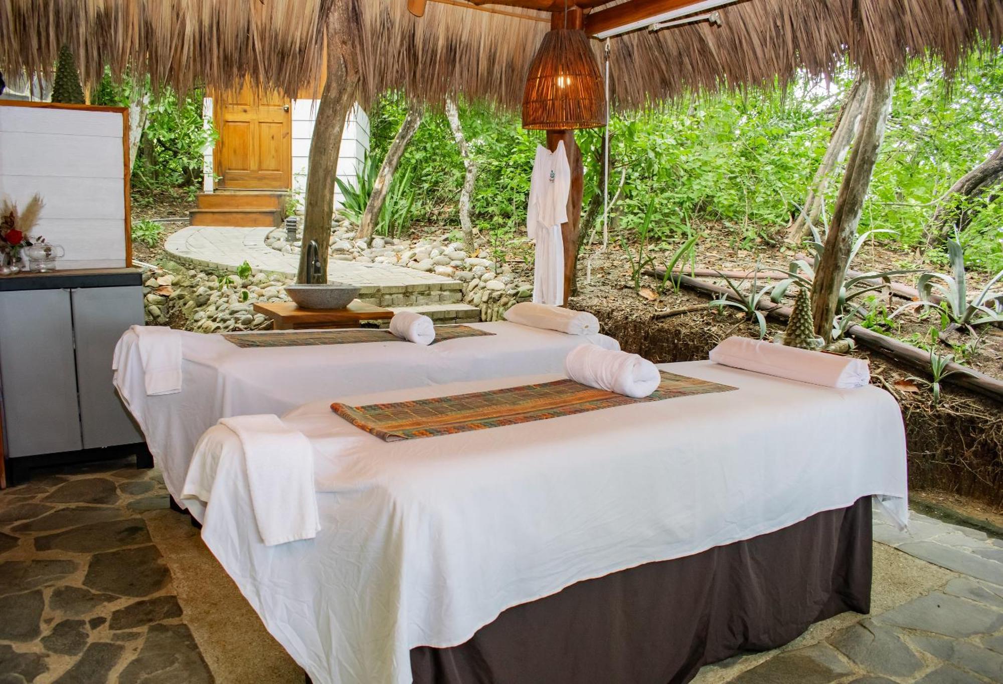 Isla Chiquita Glamping Hotel باكيرا المظهر الخارجي الصورة